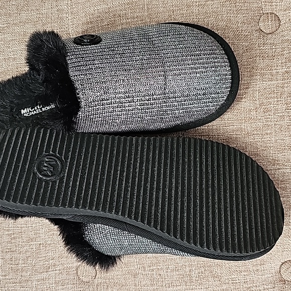 Slippers - Picture 3 of 5